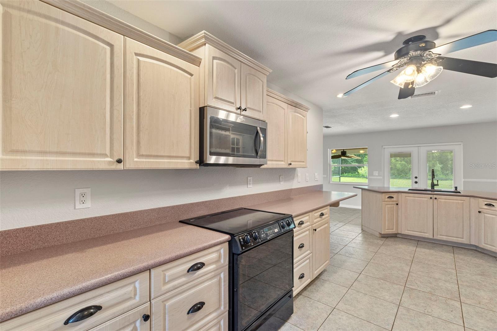Image 14 of 39 For 2434 Lake View Boulevard