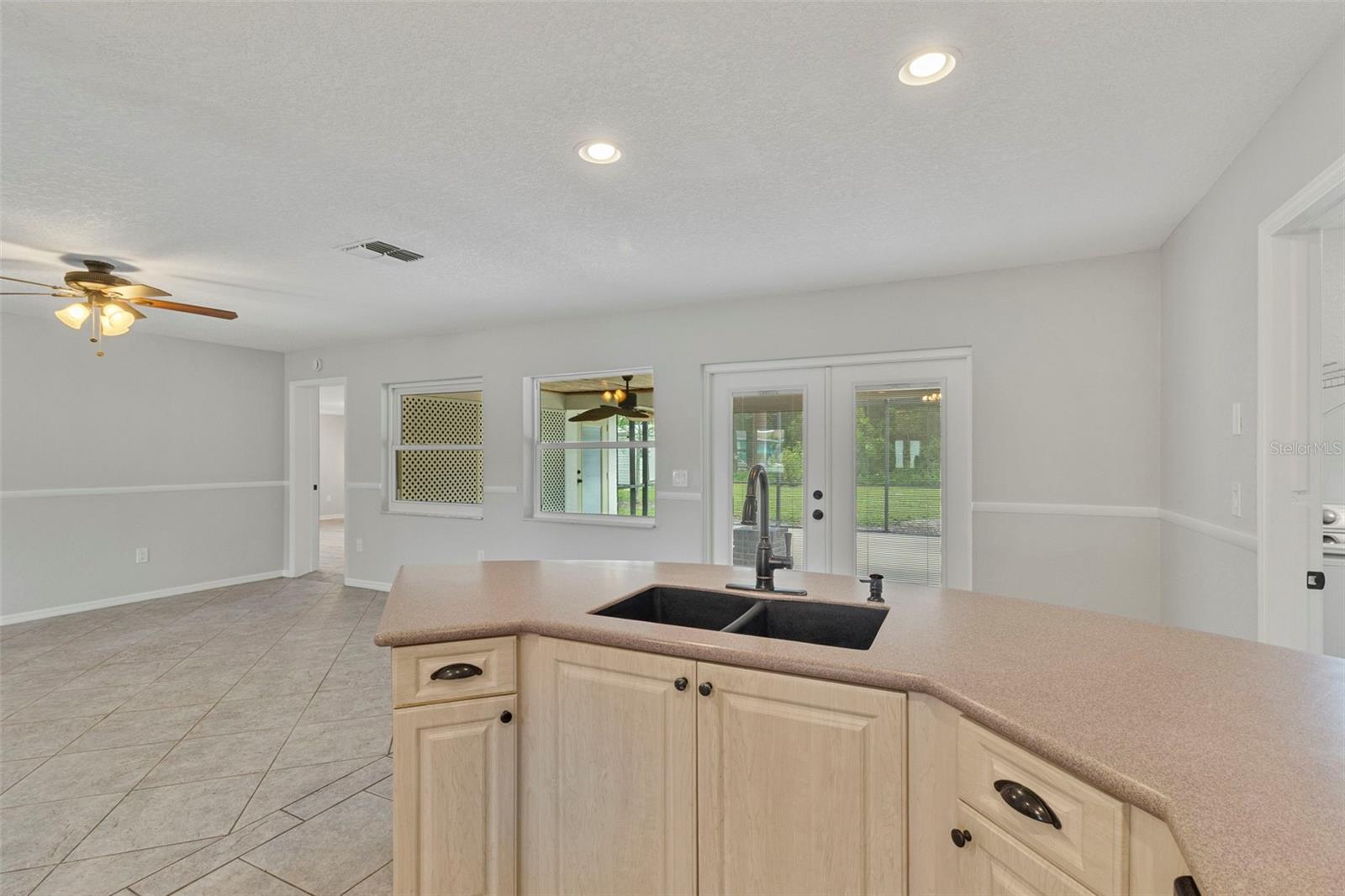 Image 15 of 39 For 2434 Lake View Boulevard