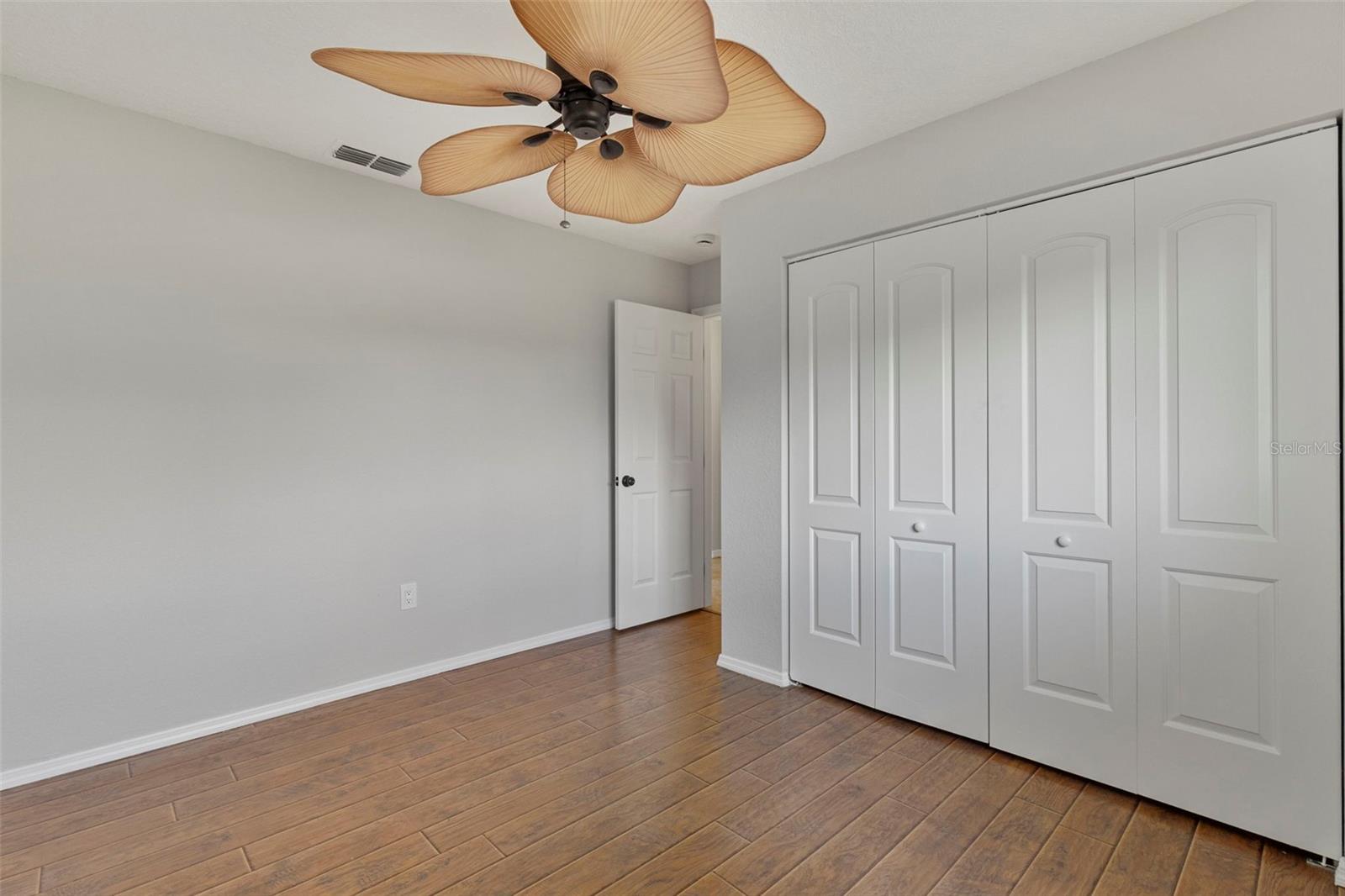 Image 18 of 39 For 2434 Lake View Boulevard
