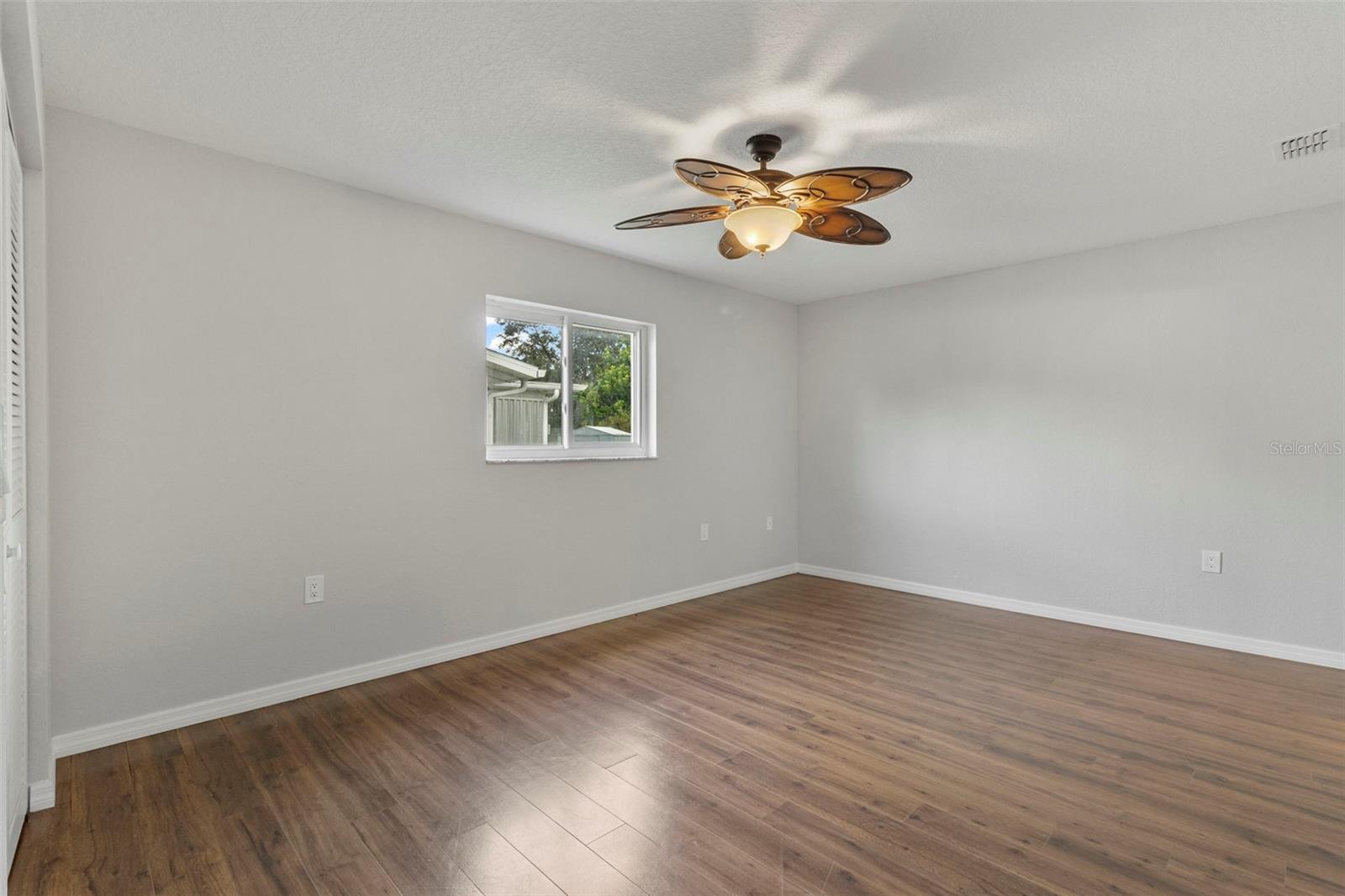 Image 19 of 39 For 2434 Lake View Boulevard