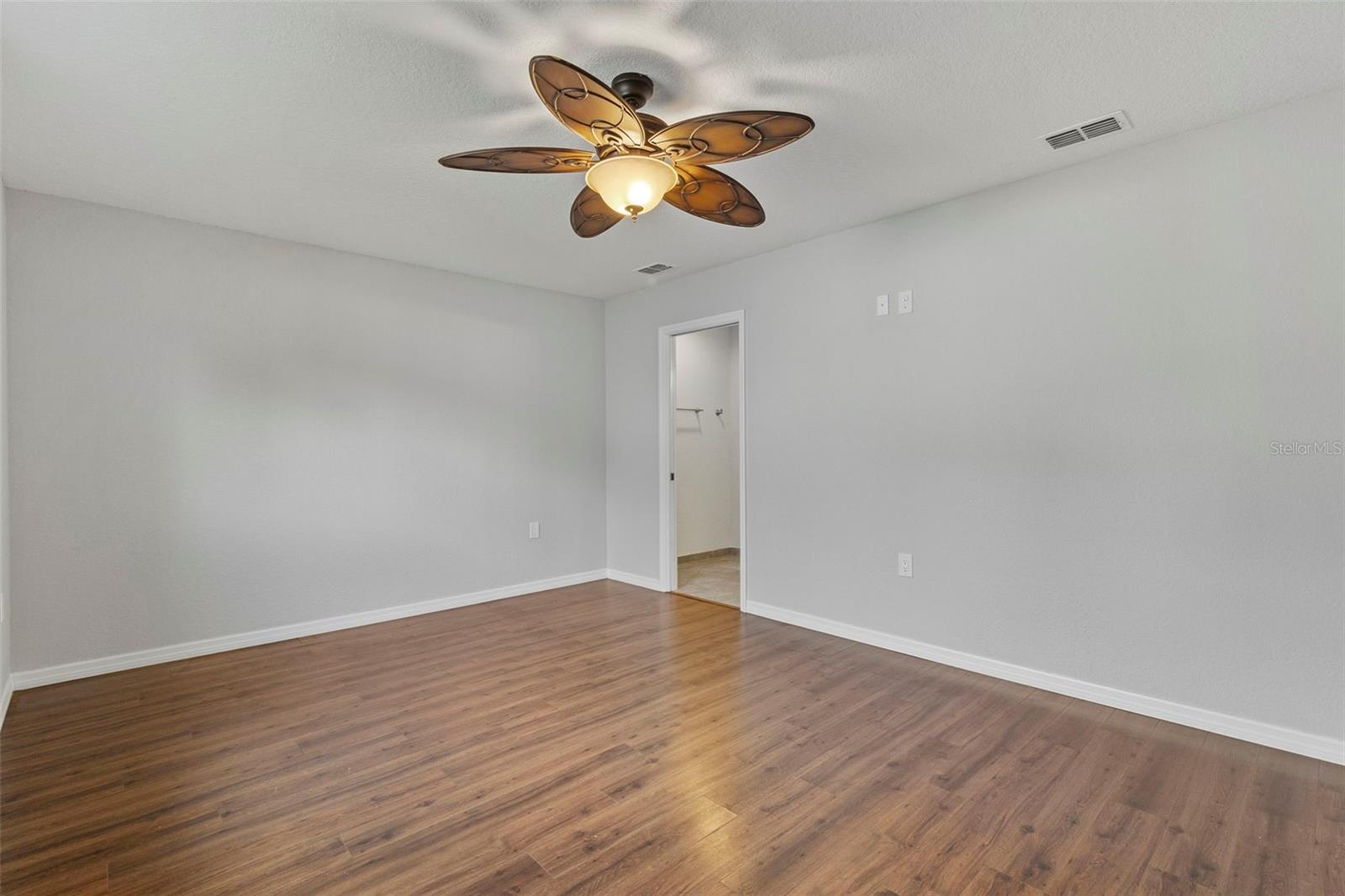 Image 20 of 39 For 2434 Lake View Boulevard
