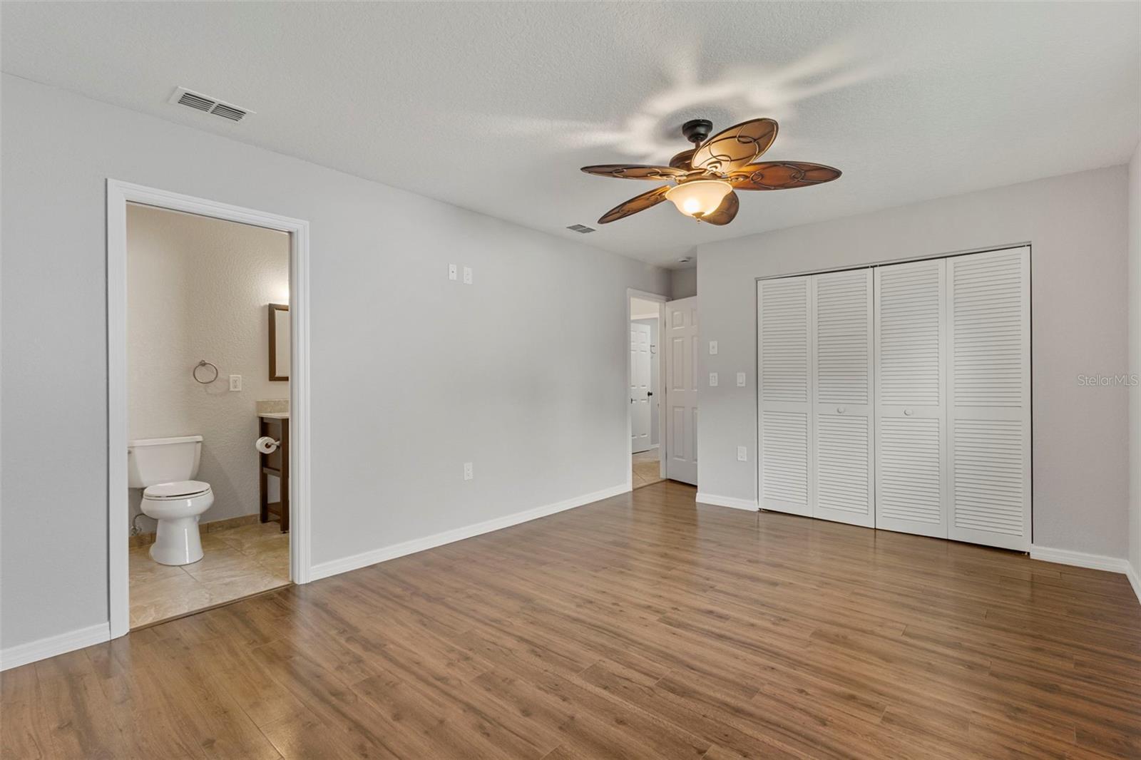 Image 21 of 39 For 2434 Lake View Boulevard