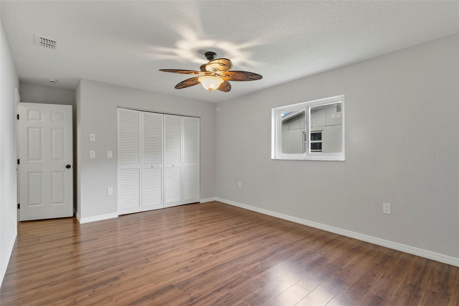 Image 22 of 39 For 2434 Lake View Boulevard