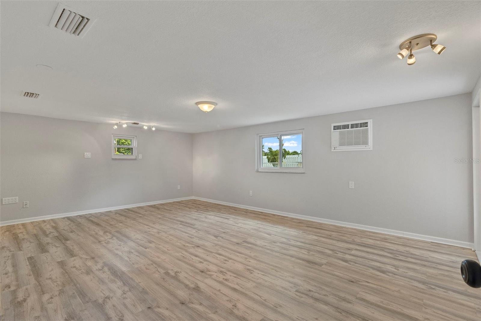 Image 24 of 39 For 2434 Lake View Boulevard
