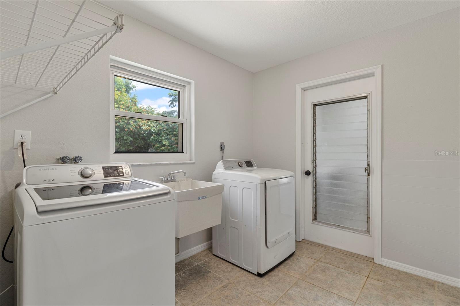 Image 26 of 39 For 2434 Lake View Boulevard