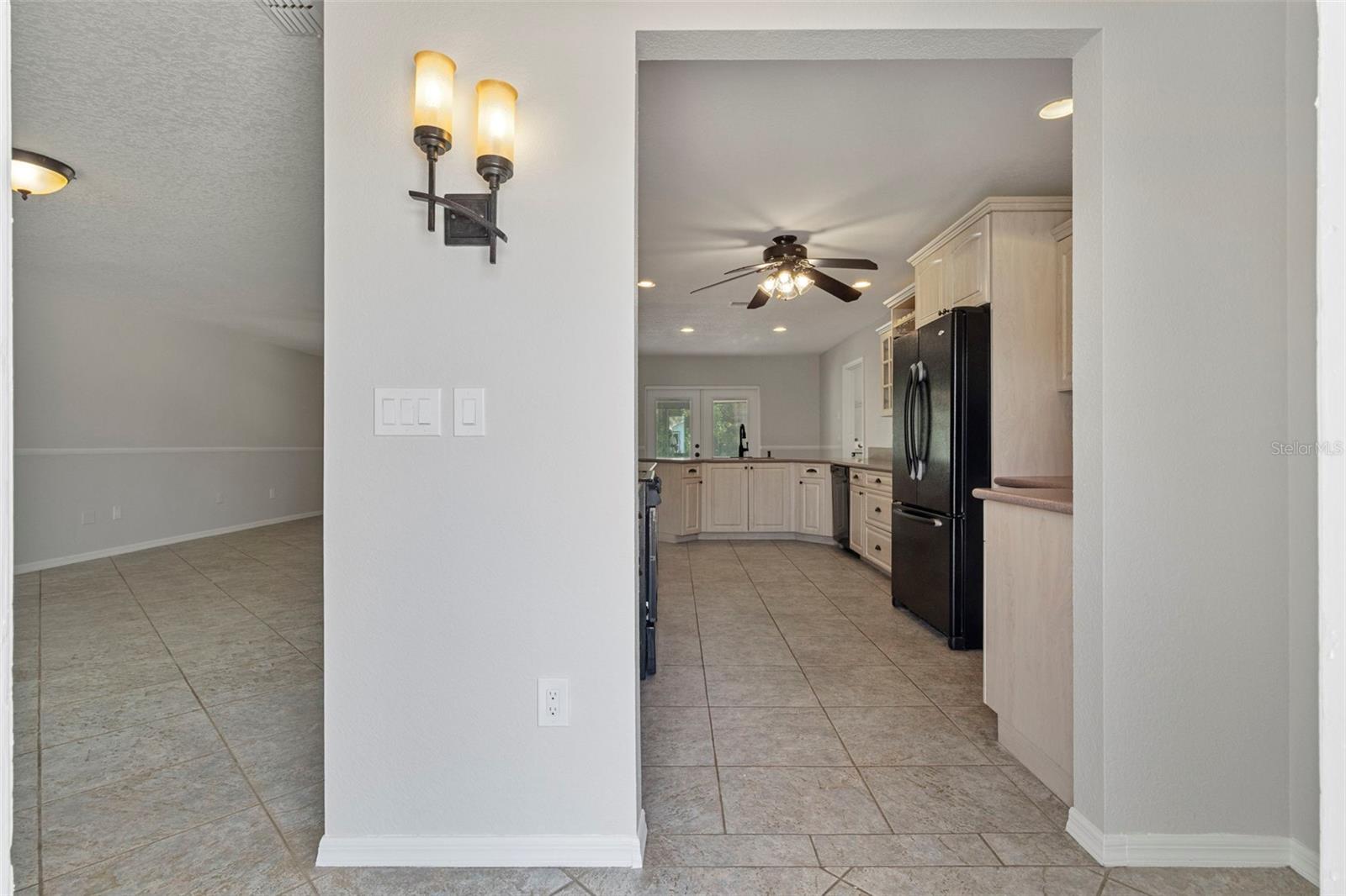 Image 5 of 39 For 2434 Lake View Boulevard