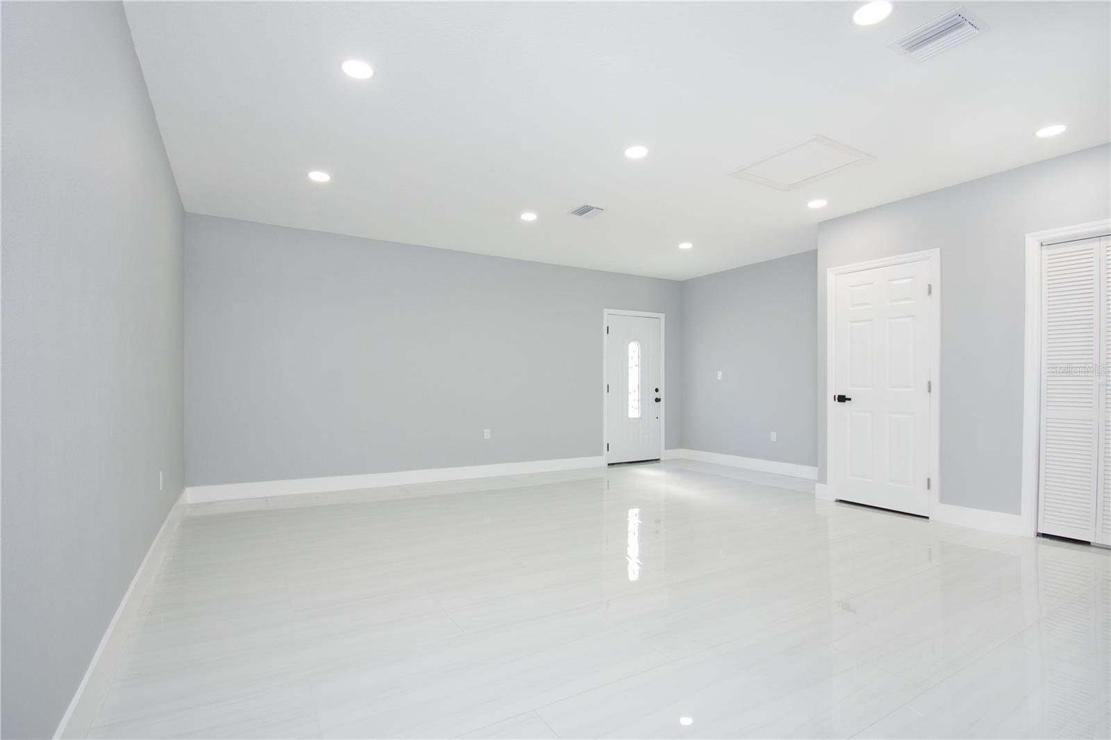 Image 18 of 37 For 6708 Gateway Drive