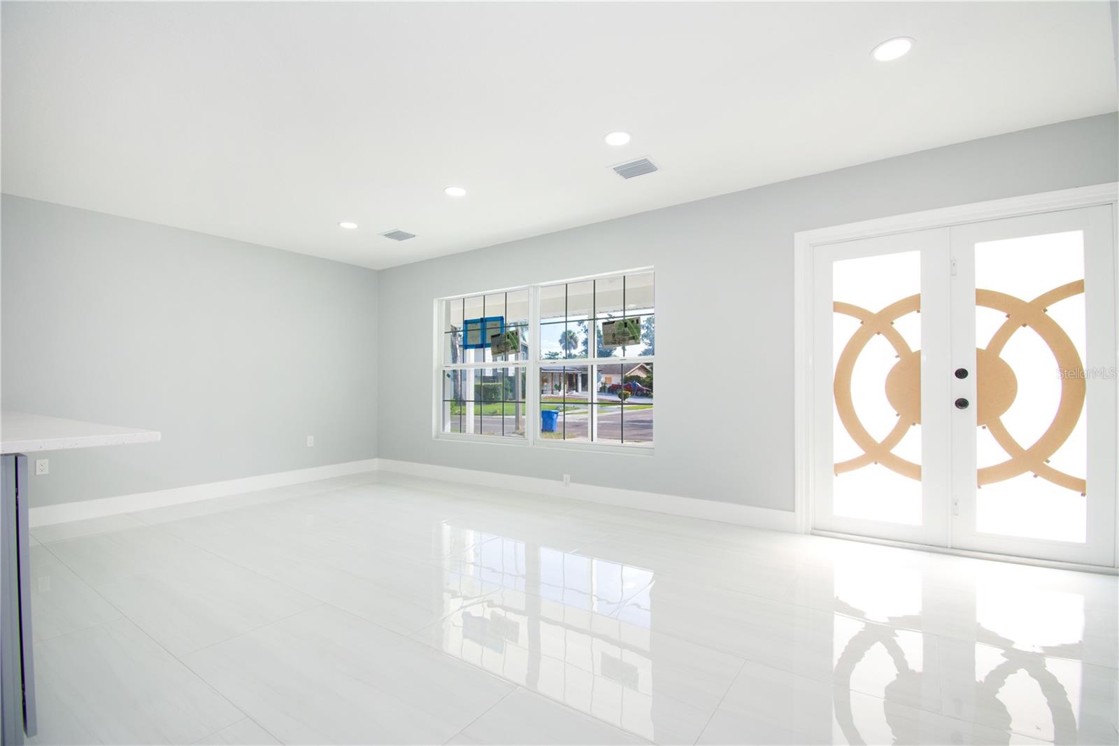 Image 4 of 37 For 6708 Gateway Drive