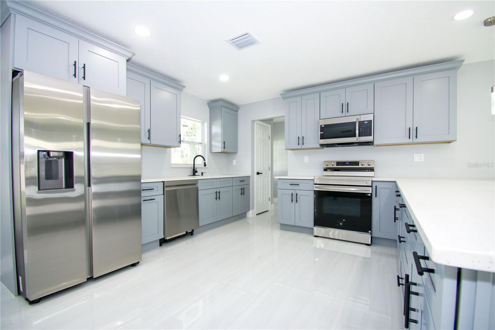 Image 8 of 37 For 6708 Gateway Drive