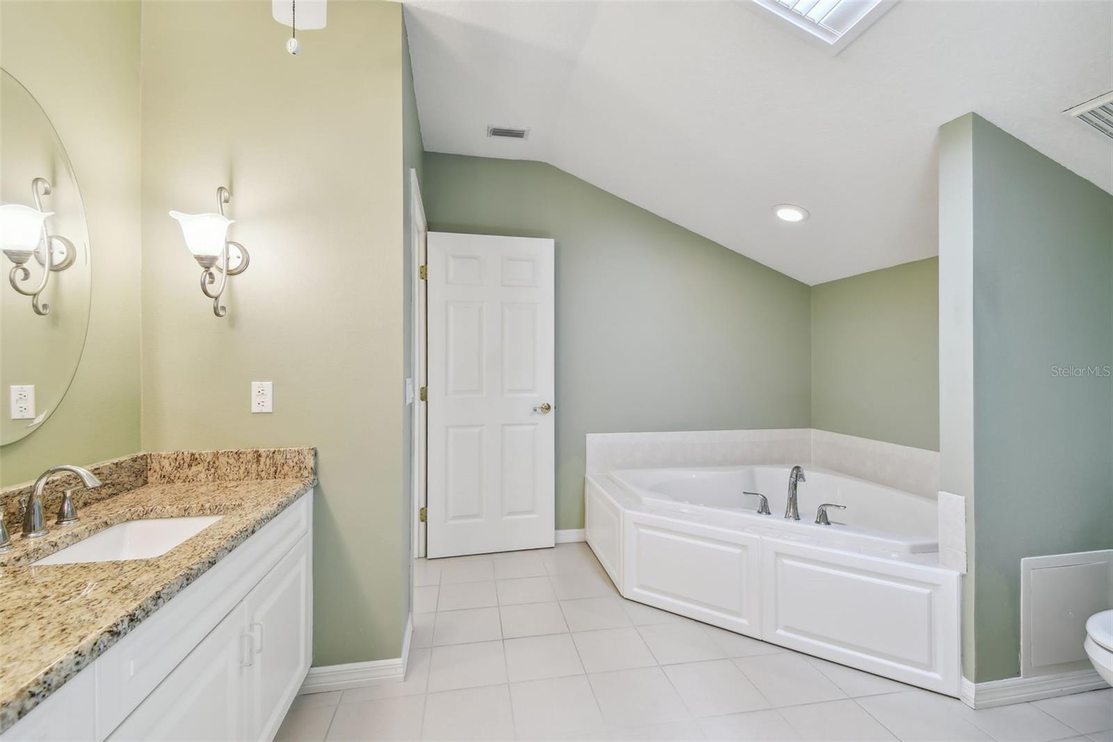 Image 16 of 67 For 13636 Lake Point Drive S