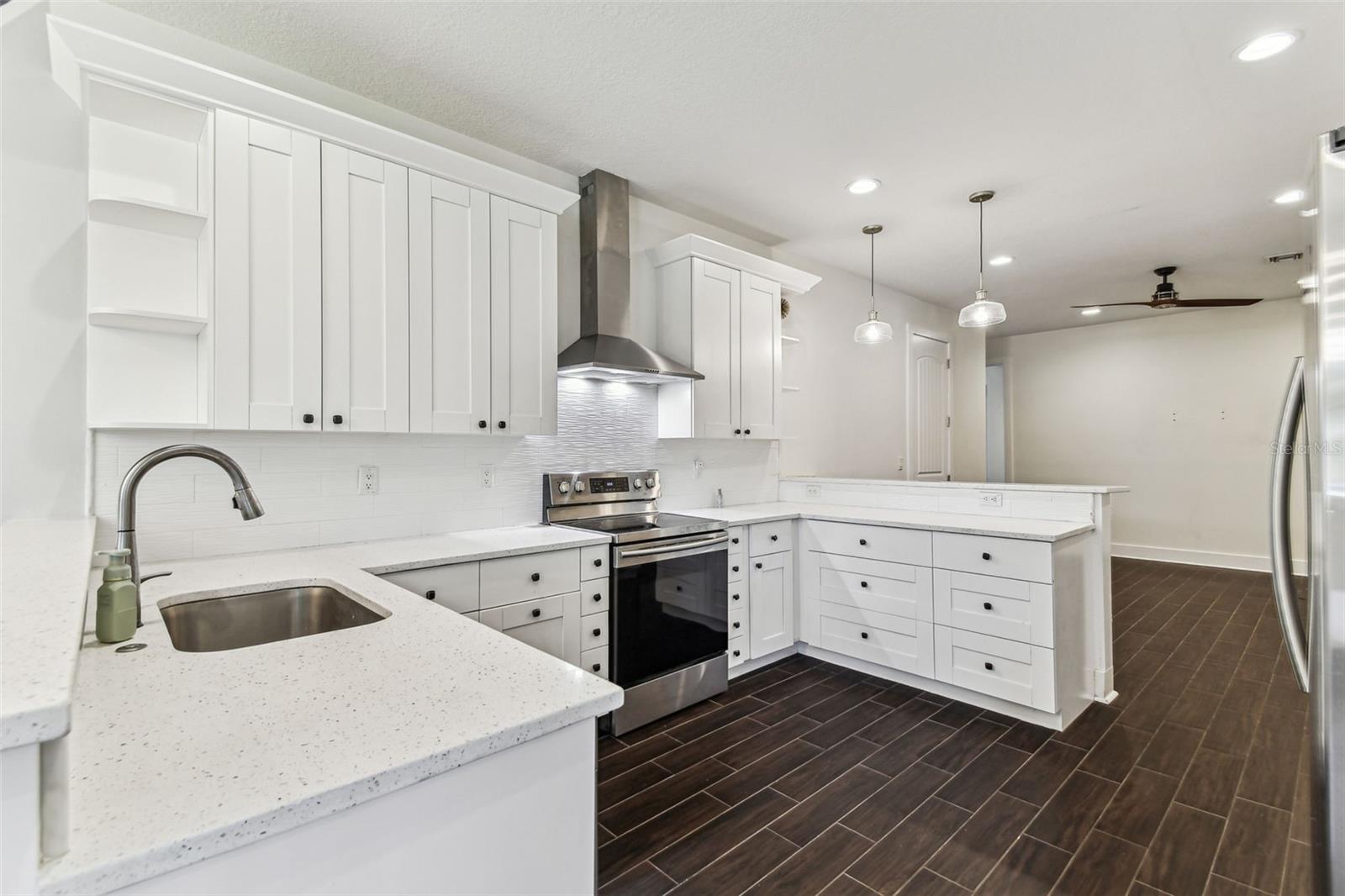 Image 10 of 25 For 7113 Mascotte Street