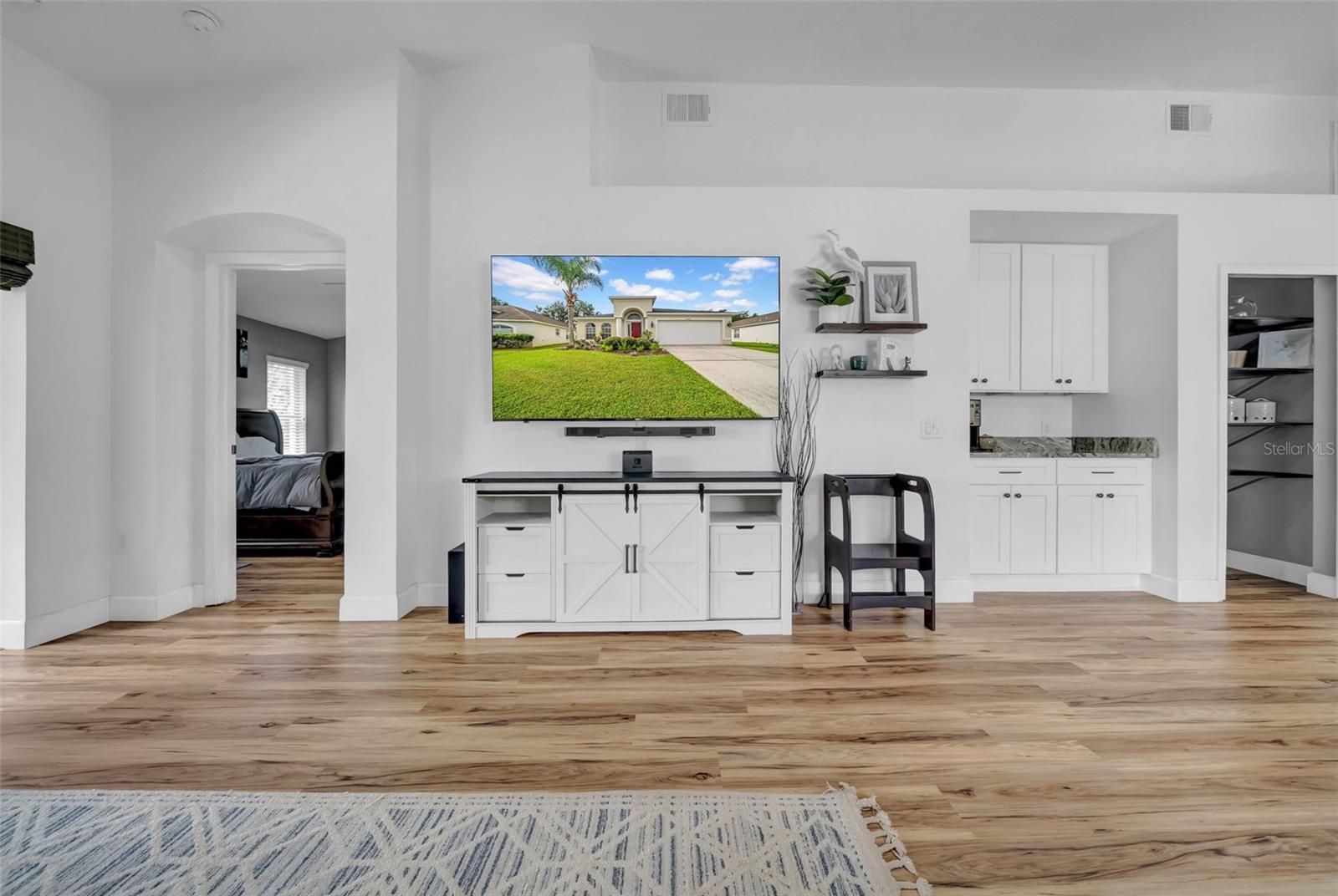 Image 21 of 57 For 4458 Lisette Circle