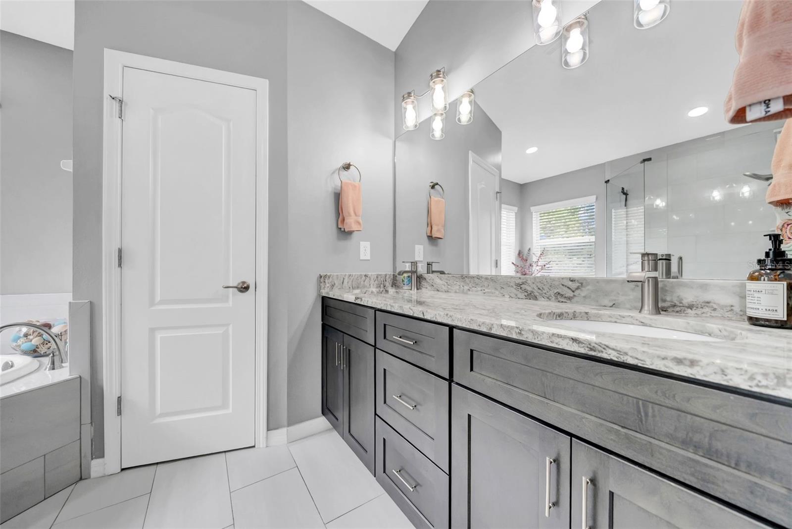 Image 26 of 57 For 4458 Lisette Circle