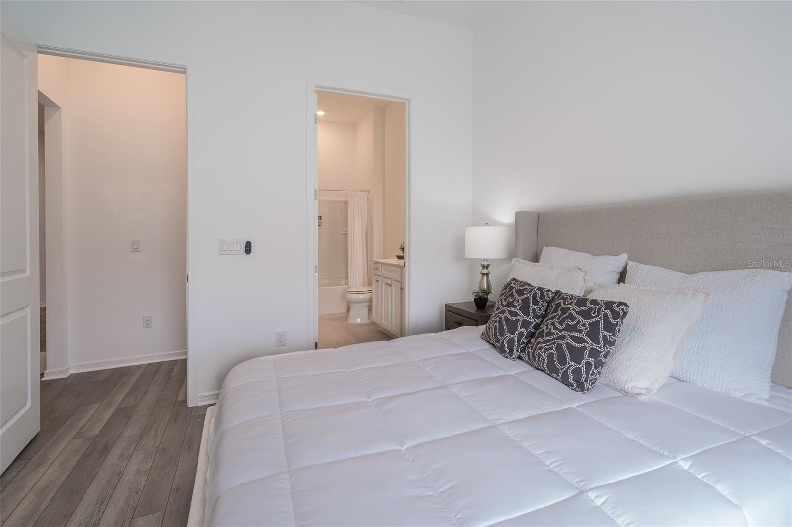 Image 33 of 68 For 18629 Coastal Shore Terrace