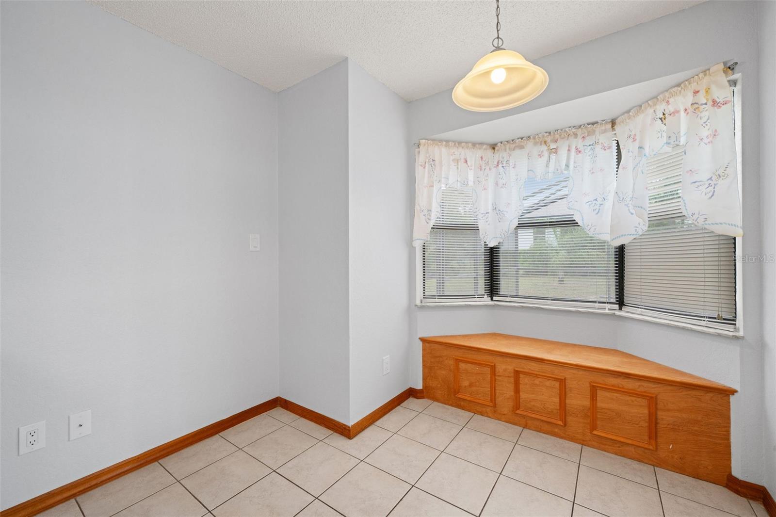 Image 18 of 46 For 246 Galaxy Avenue