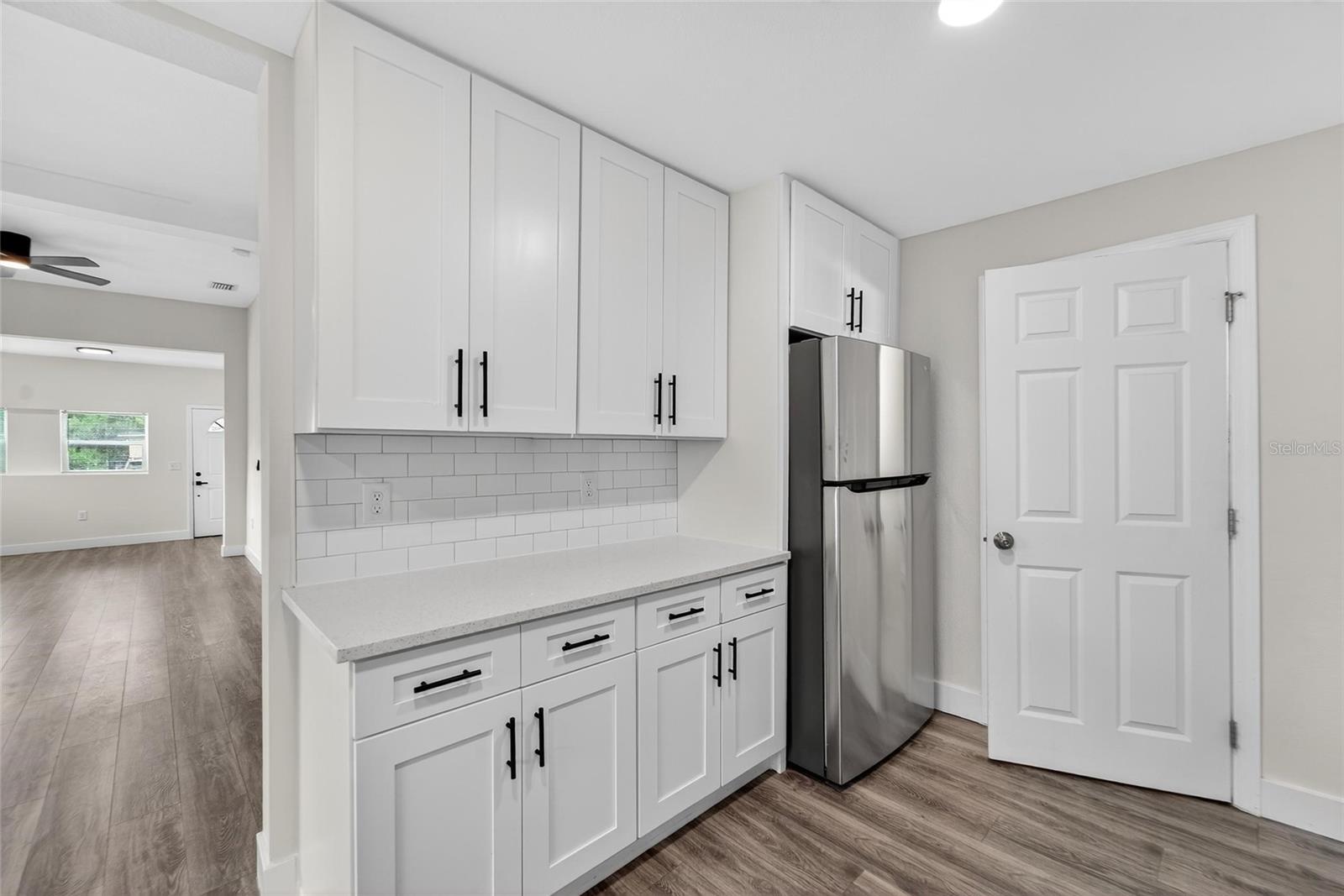Image 11 of 48 For 2525 Beach Street