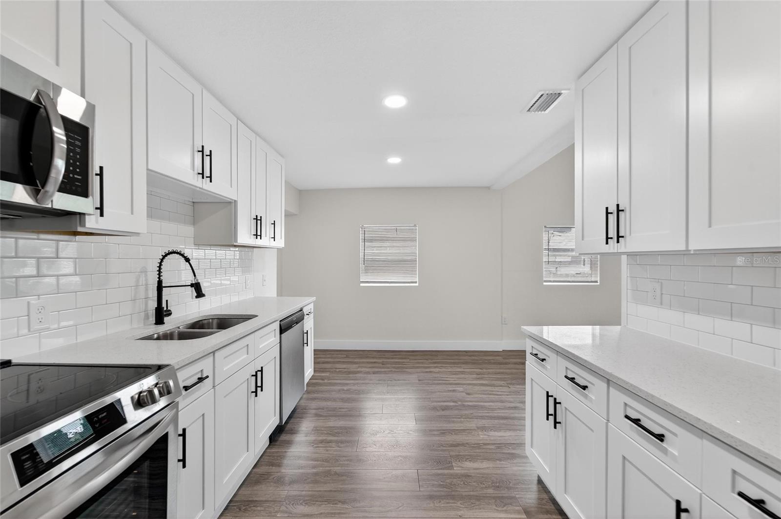 Image 15 of 48 For 2525 Beach Street