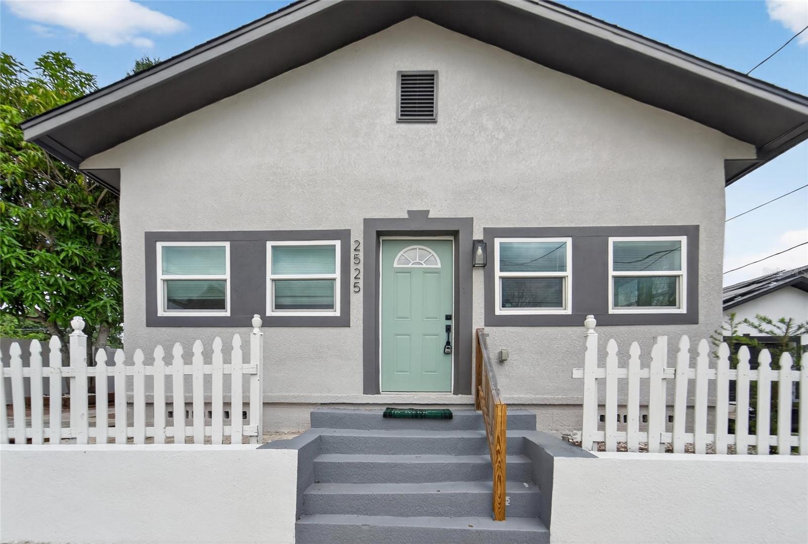 Image 3 of 48 For 2525 Beach Street