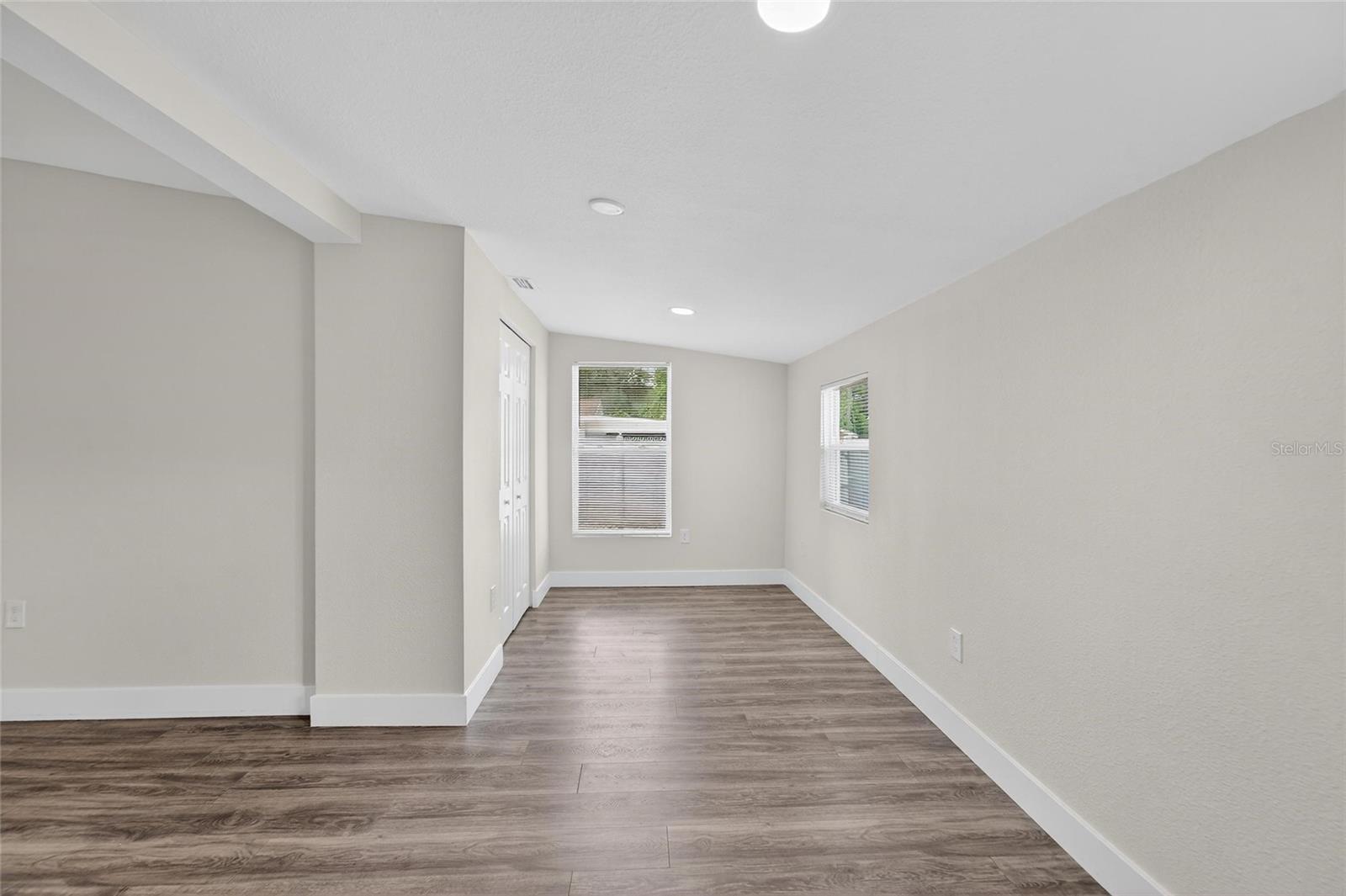 Image 34 of 48 For 2525 Beach Street