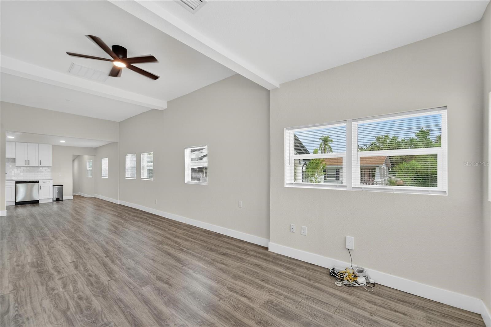 Image 4 of 48 For 2525 Beach Street
