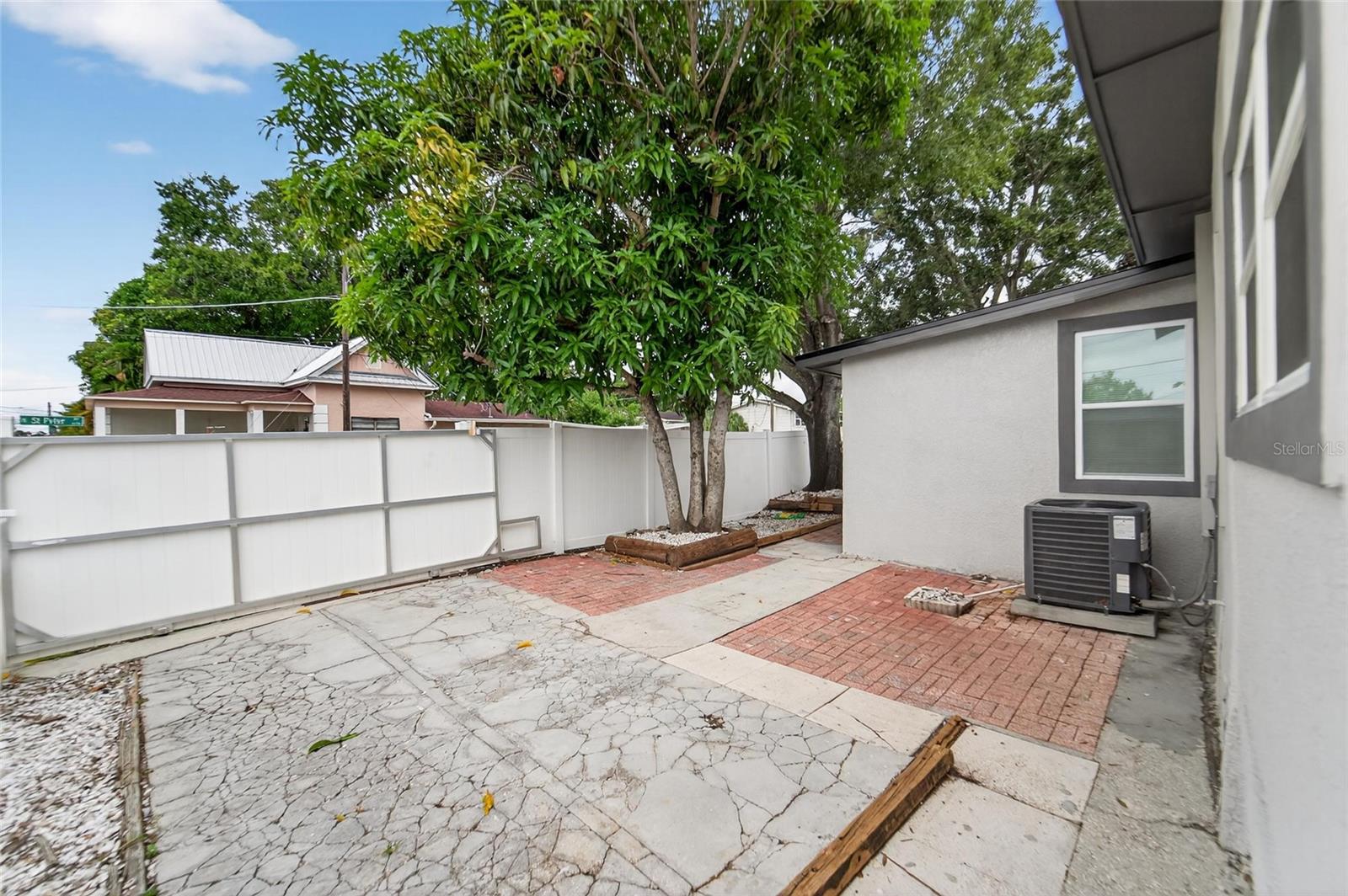 Image 43 of 48 For 2525 Beach Street