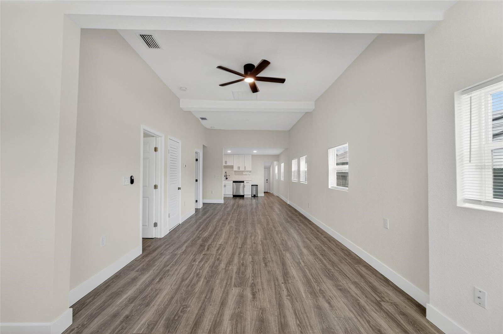 Image 5 of 48 For 2525 Beach Street