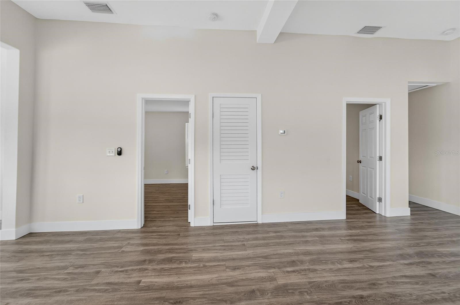 Image 6 of 48 For 2525 Beach Street