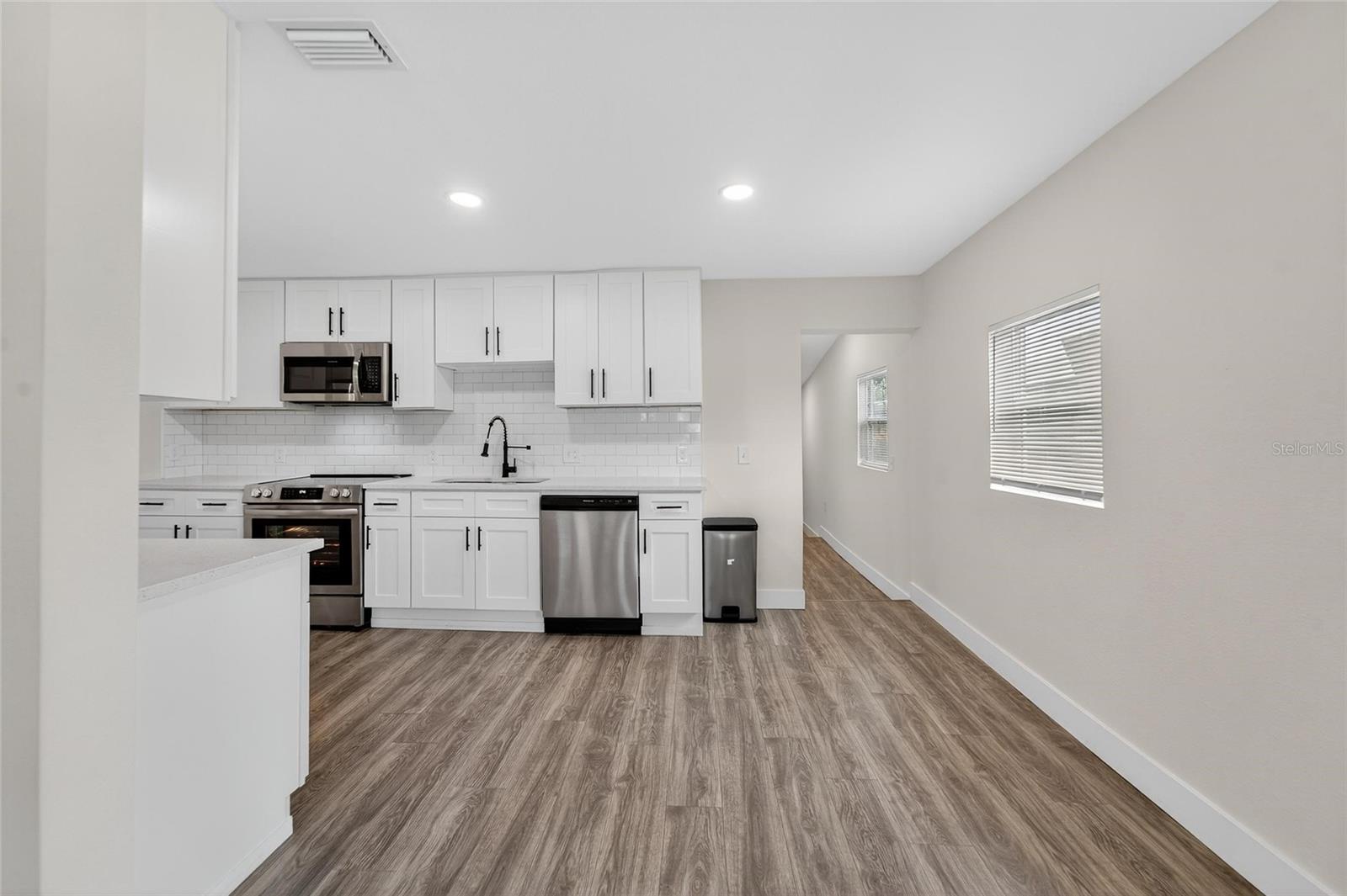 Image 9 of 48 For 2525 Beach Street