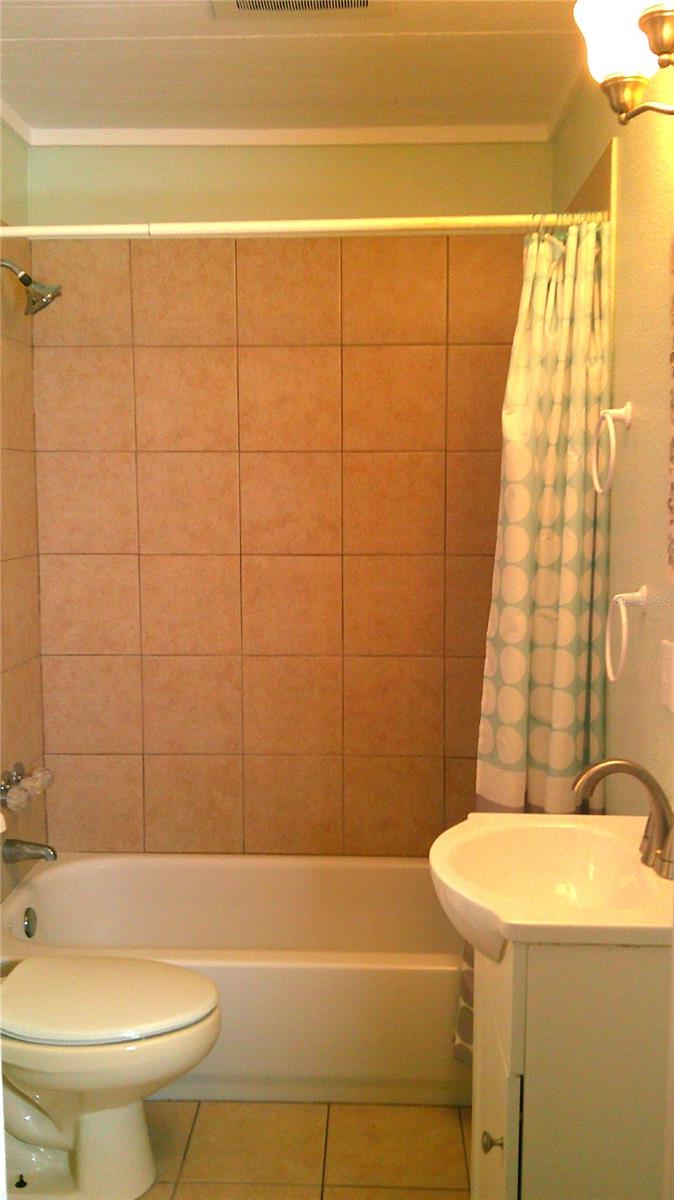 Image 11 of 13 For 2404 Kingsway Road