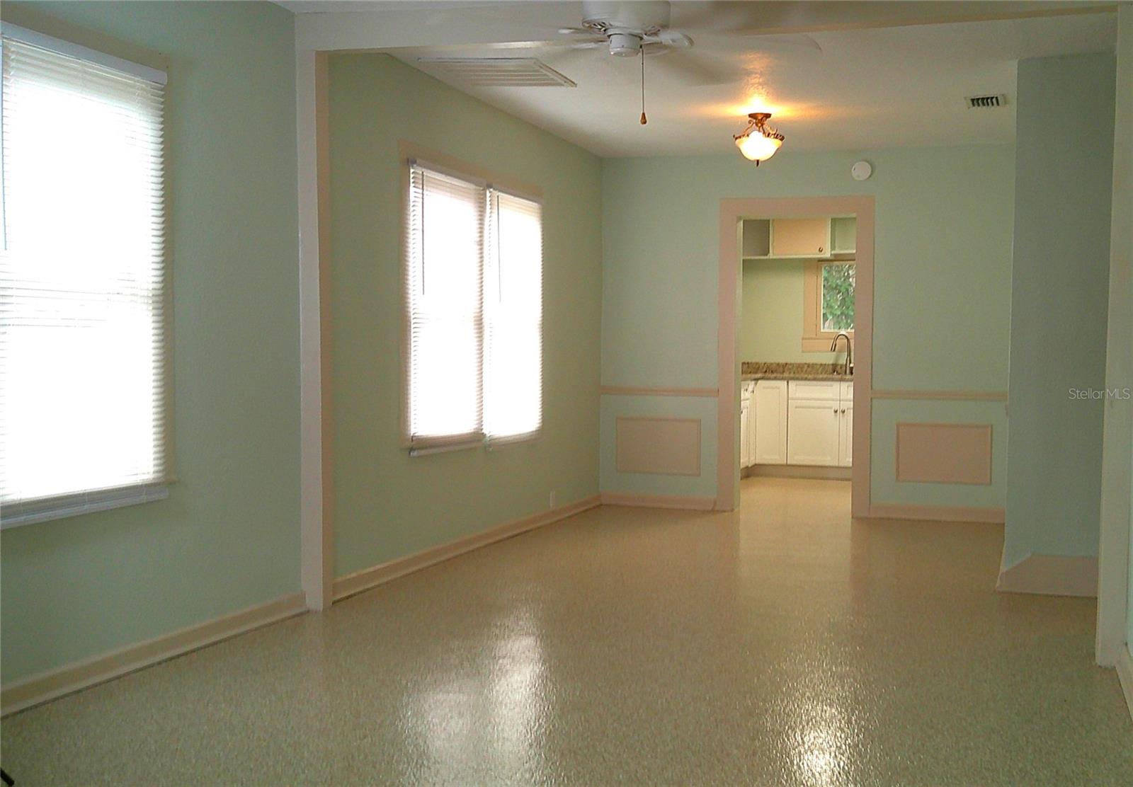 Image 2 of 13 For 2404 Kingsway Road