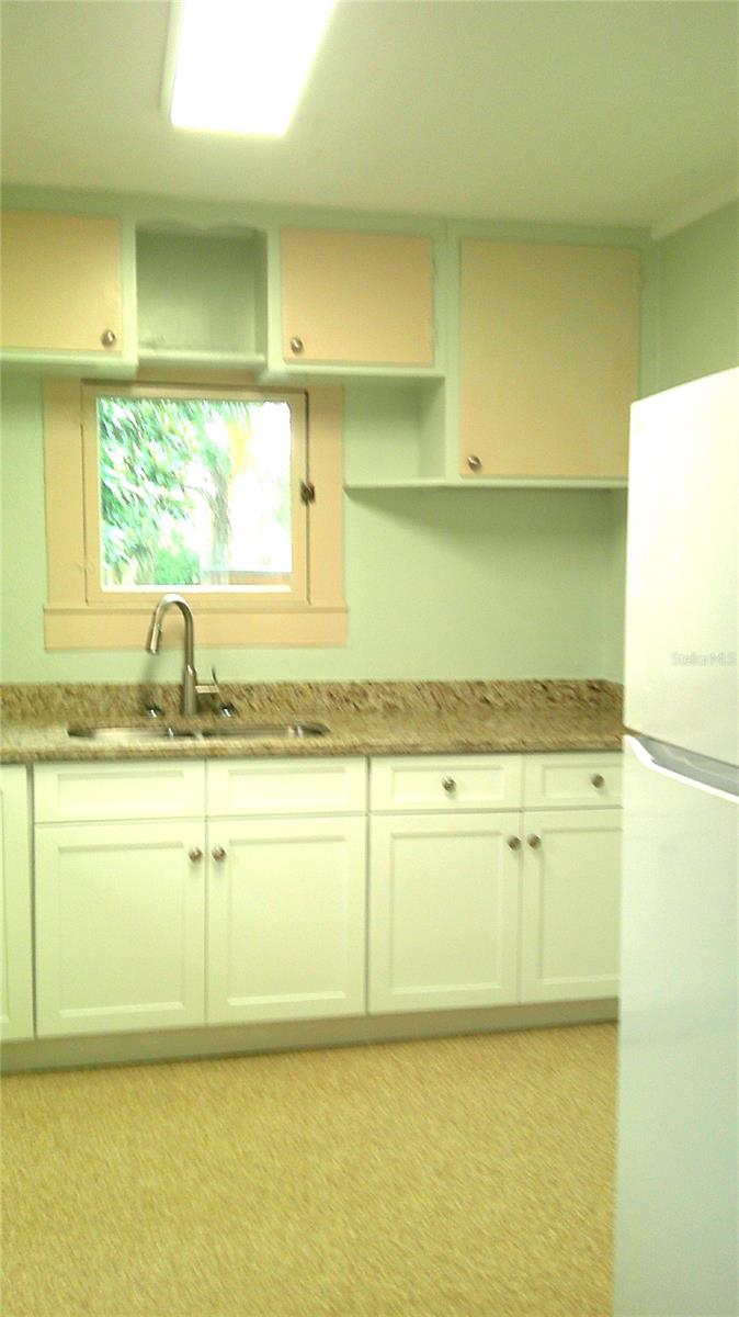 Image 5 of 13 For 2404 Kingsway Road
