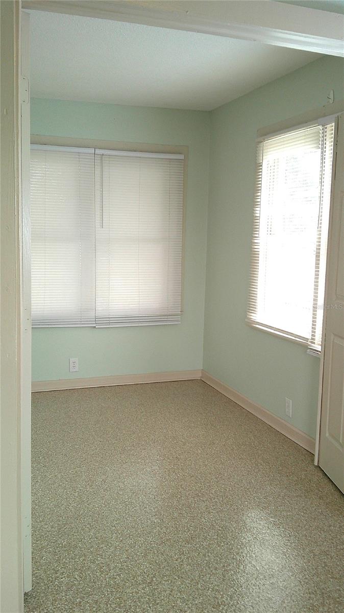 Image 7 of 13 For 2404 Kingsway Road