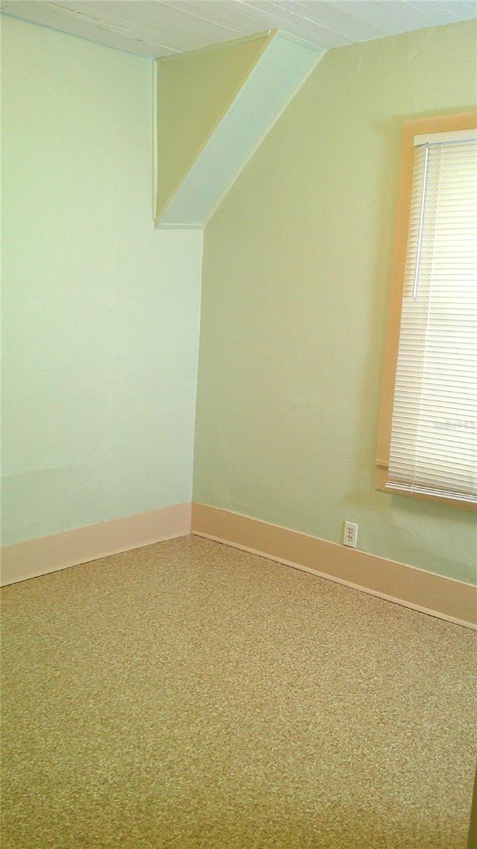 Image 9 of 13 For 2404 Kingsway Road