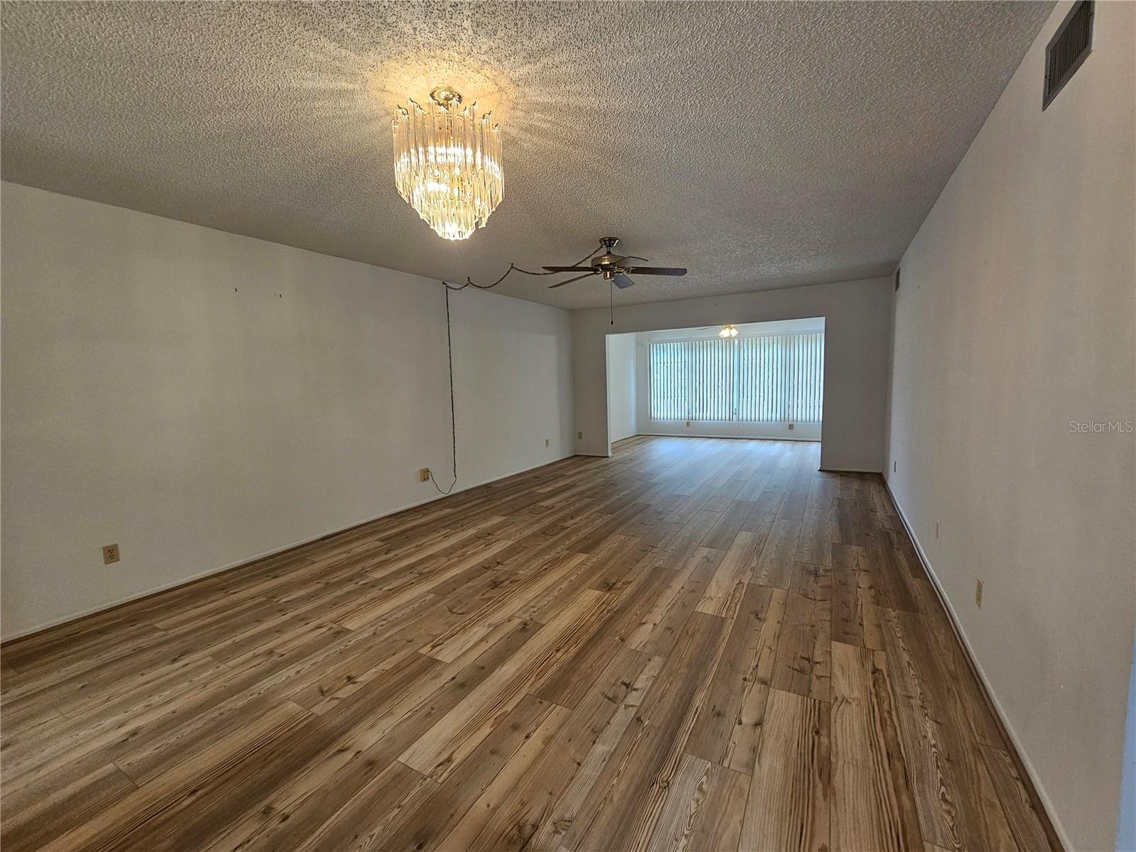 Image 7 of 68 For 2383 Netherlands Drive 39