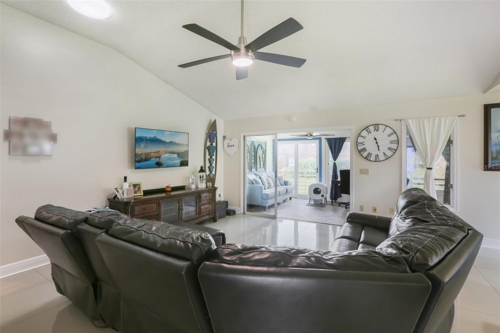 Image 18 of 39 For 1007 Lake Avoca Drive