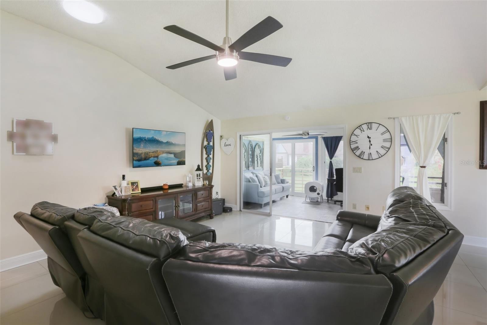 Image 19 of 39 For 1007 Lake Avoca Drive