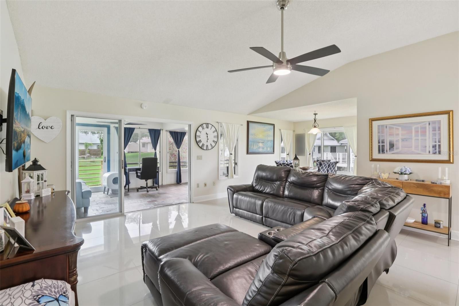 Image 2 of 39 For 1007 Lake Avoca Drive