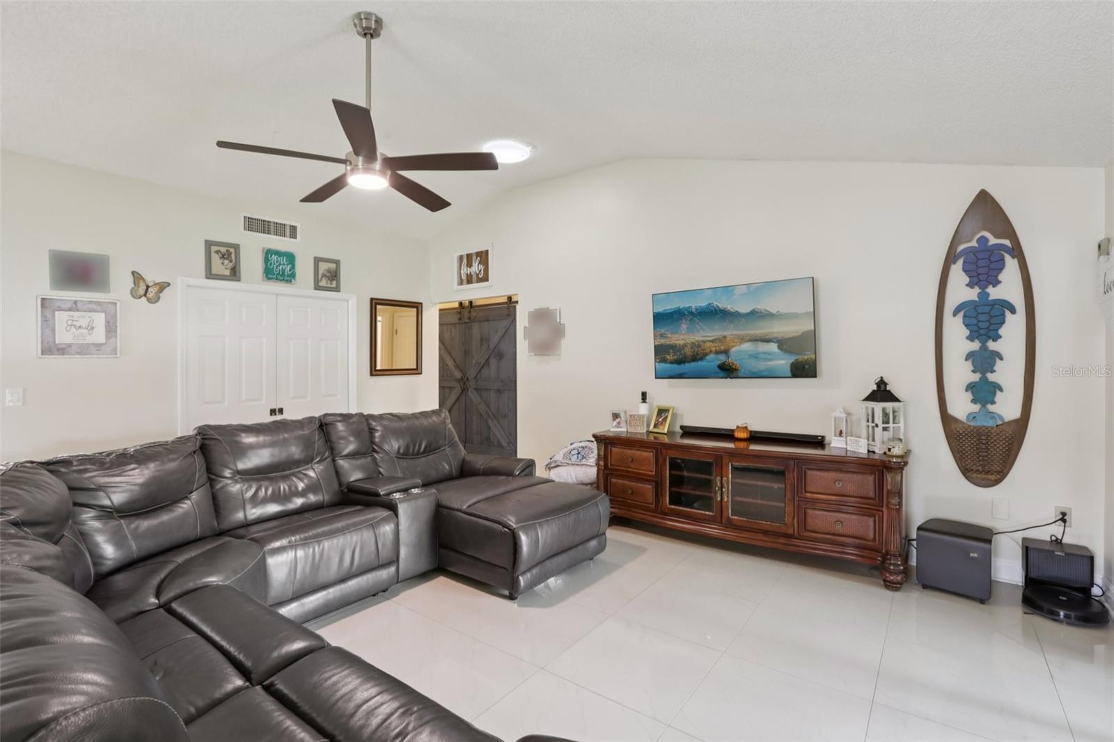 Image 20 of 39 For 1007 Lake Avoca Drive