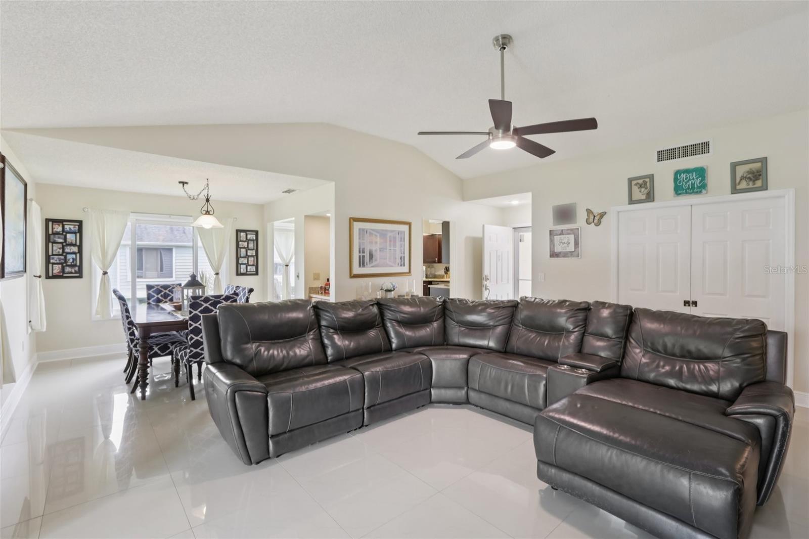 Image 21 of 39 For 1007 Lake Avoca Drive