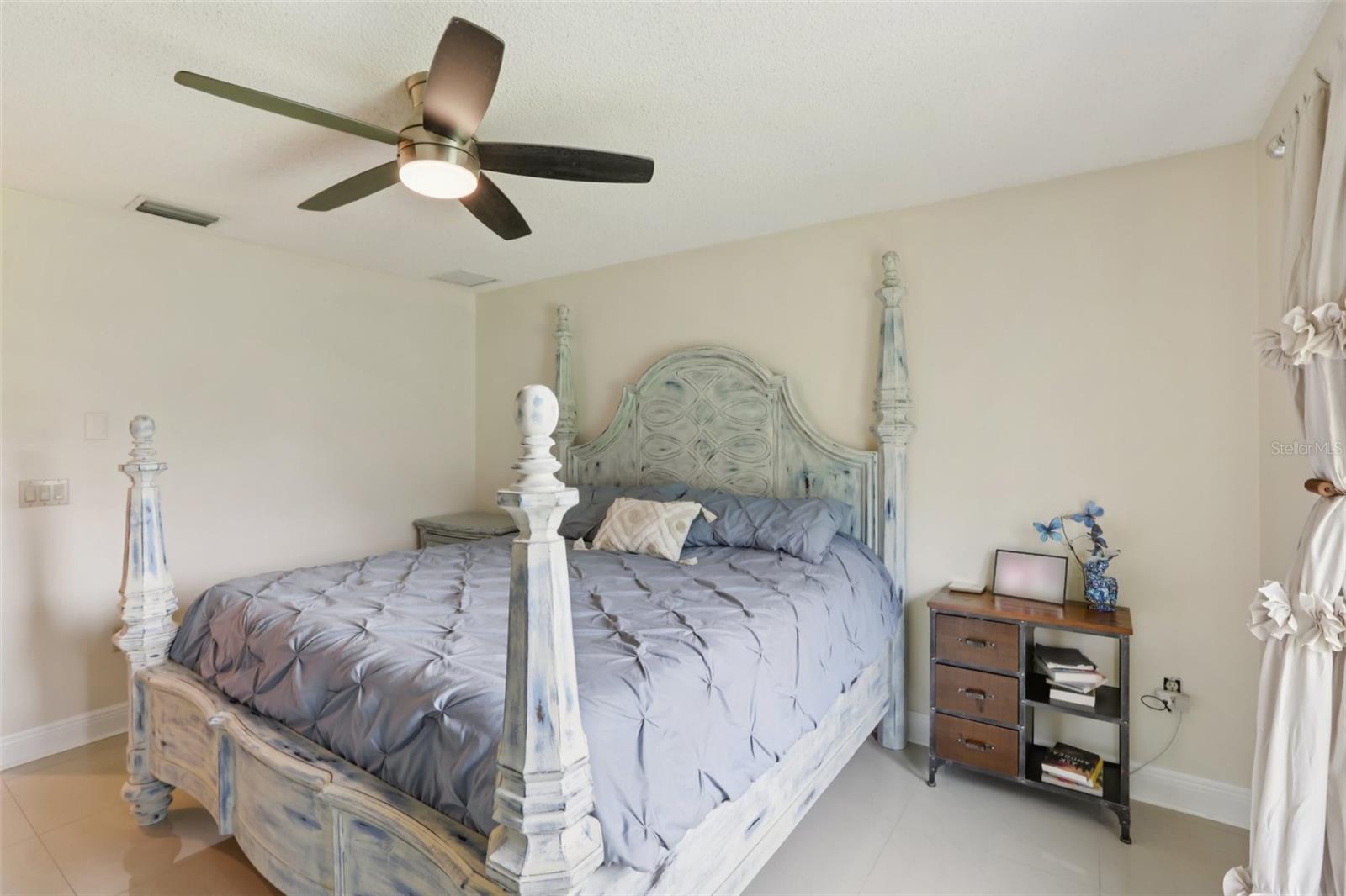 Image 33 of 39 For 1007 Lake Avoca Drive