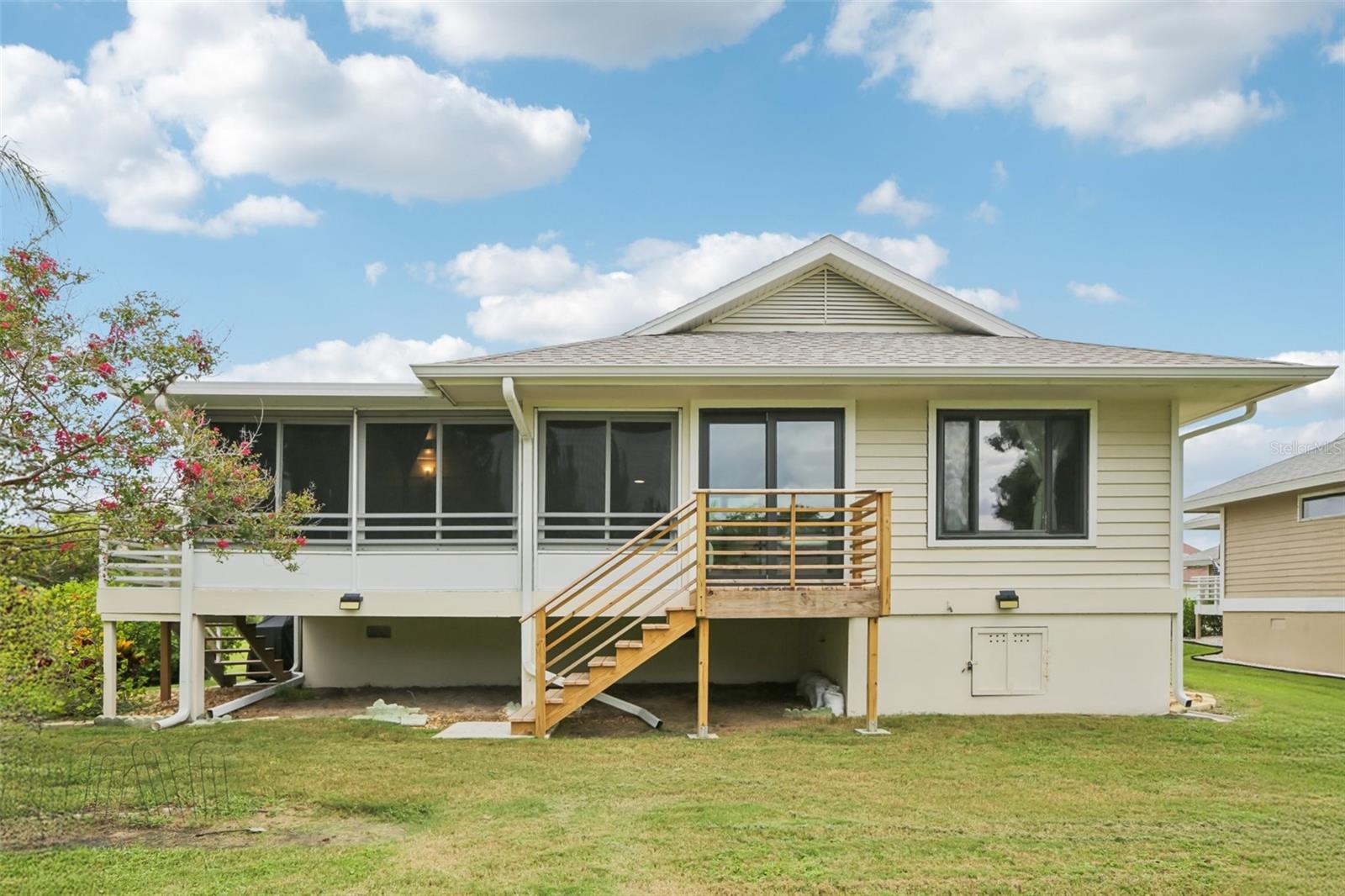 Image 38 of 39 For 1007 Lake Avoca Drive