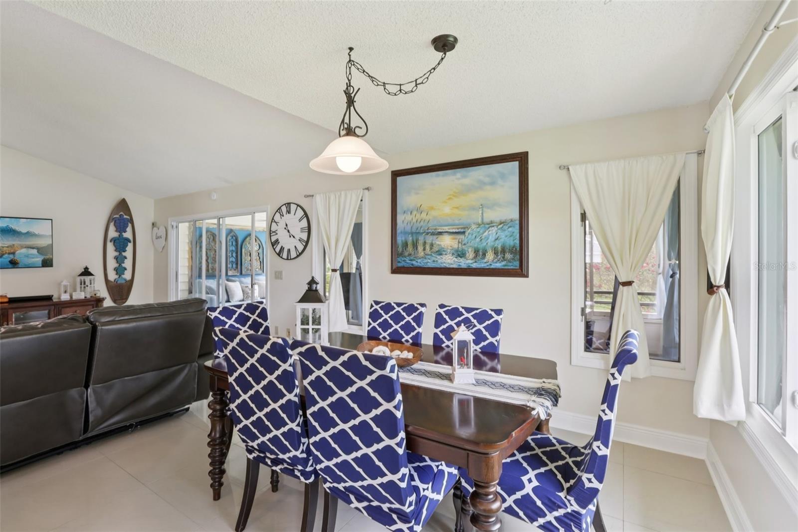 Image 4 of 39 For 1007 Lake Avoca Drive