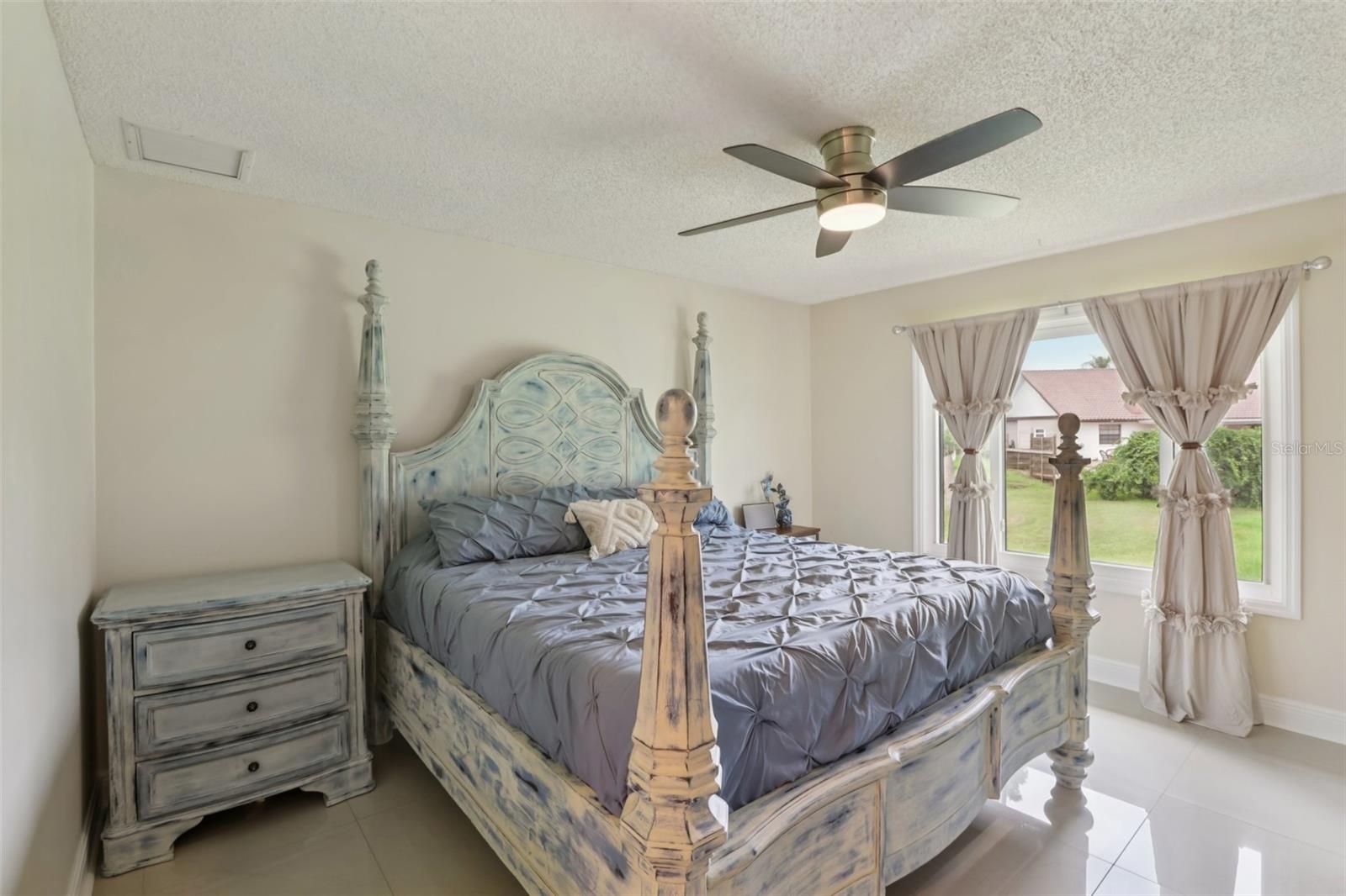 Image 8 of 39 For 1007 Lake Avoca Drive