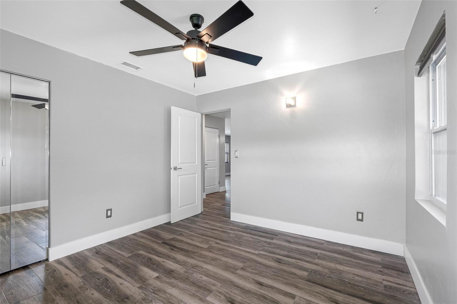 Image 20 of 29 For 439 Capri Way Ne