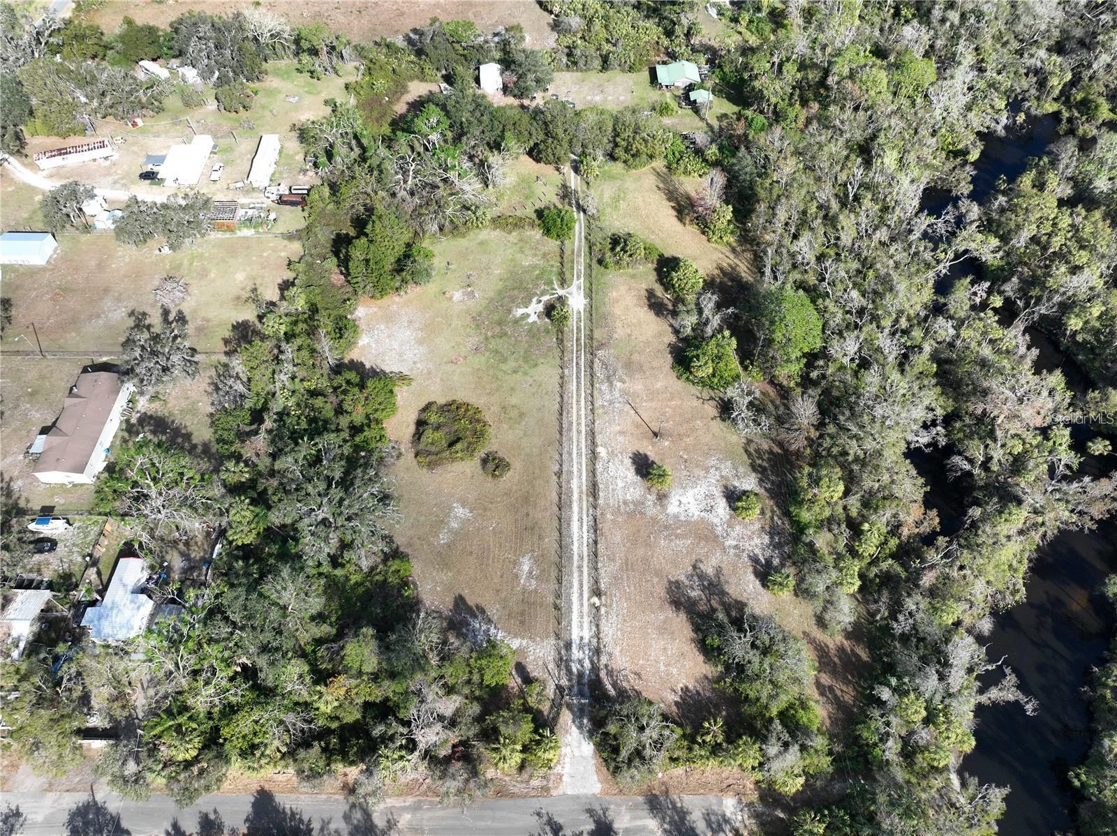 Listing photo id 4 for 3350 39th Avenue Se