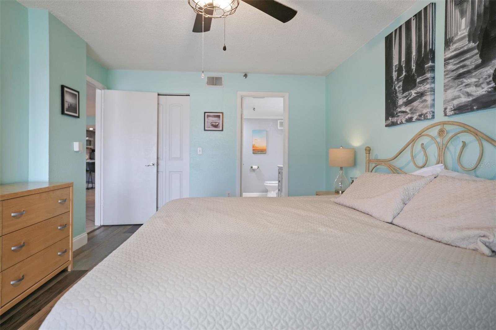 Image 21 of 37 For 14401 Gulf Boulevard 106