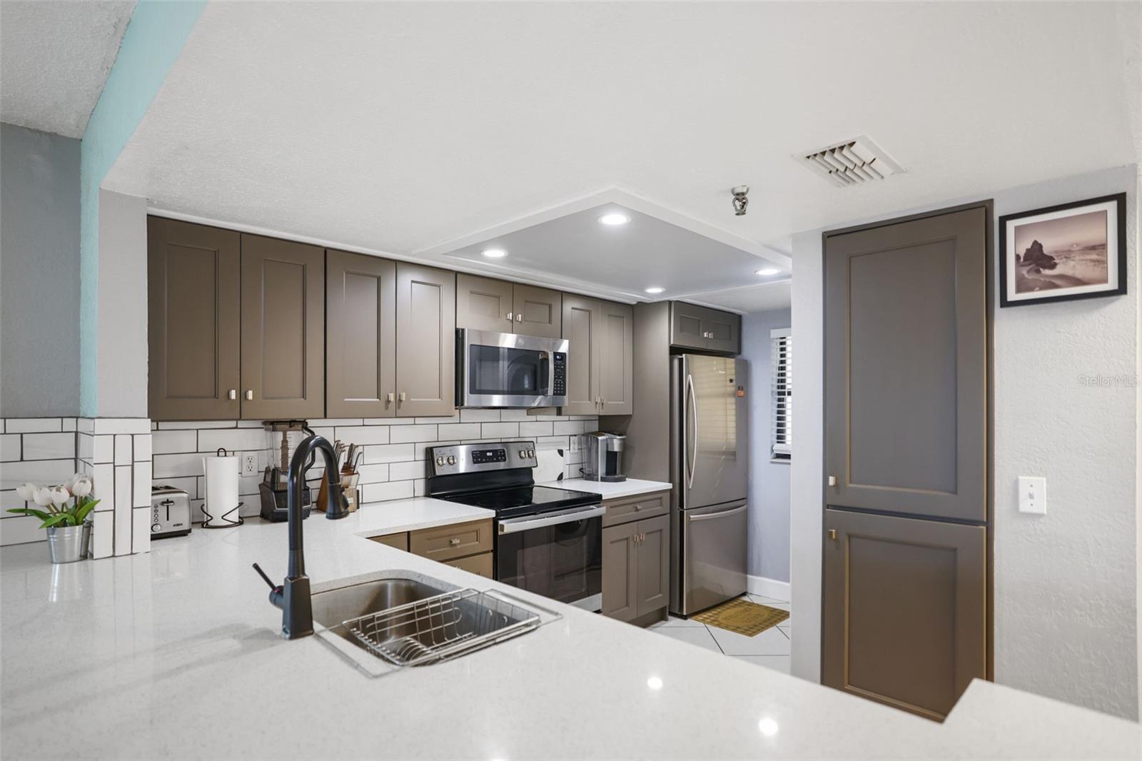 Image 8 of 37 For 14401 Gulf Boulevard 106