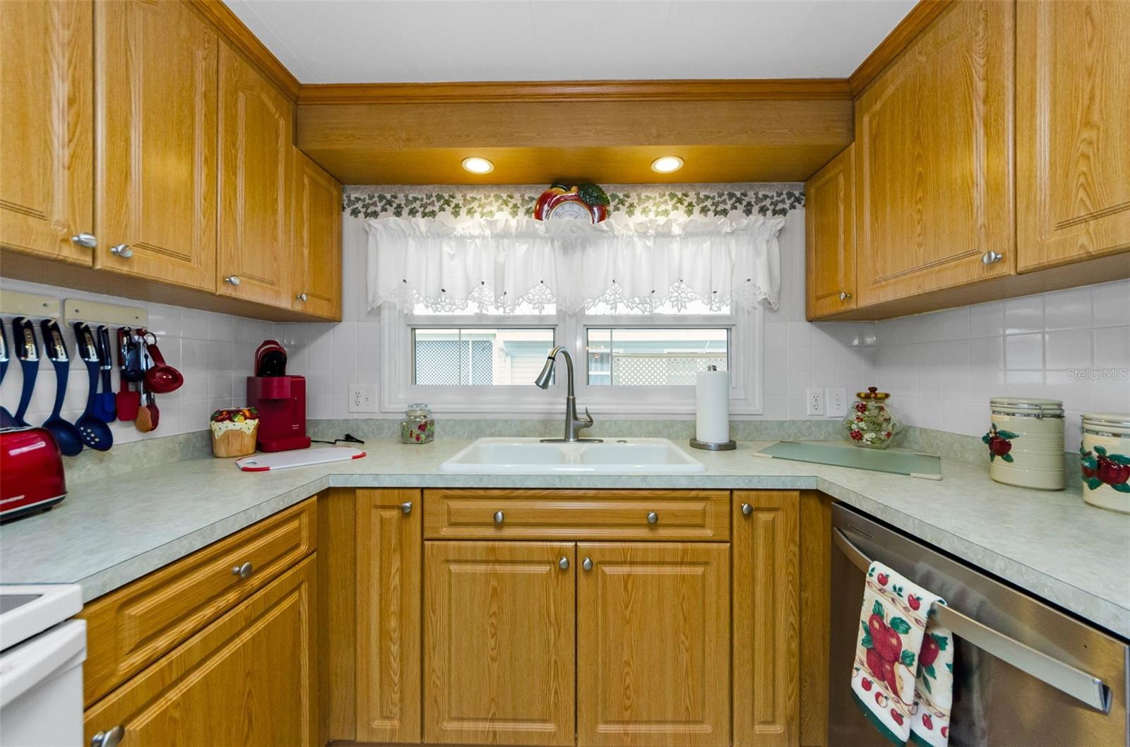 Image 22 of 45 For 10527 Tahitian Lane 111