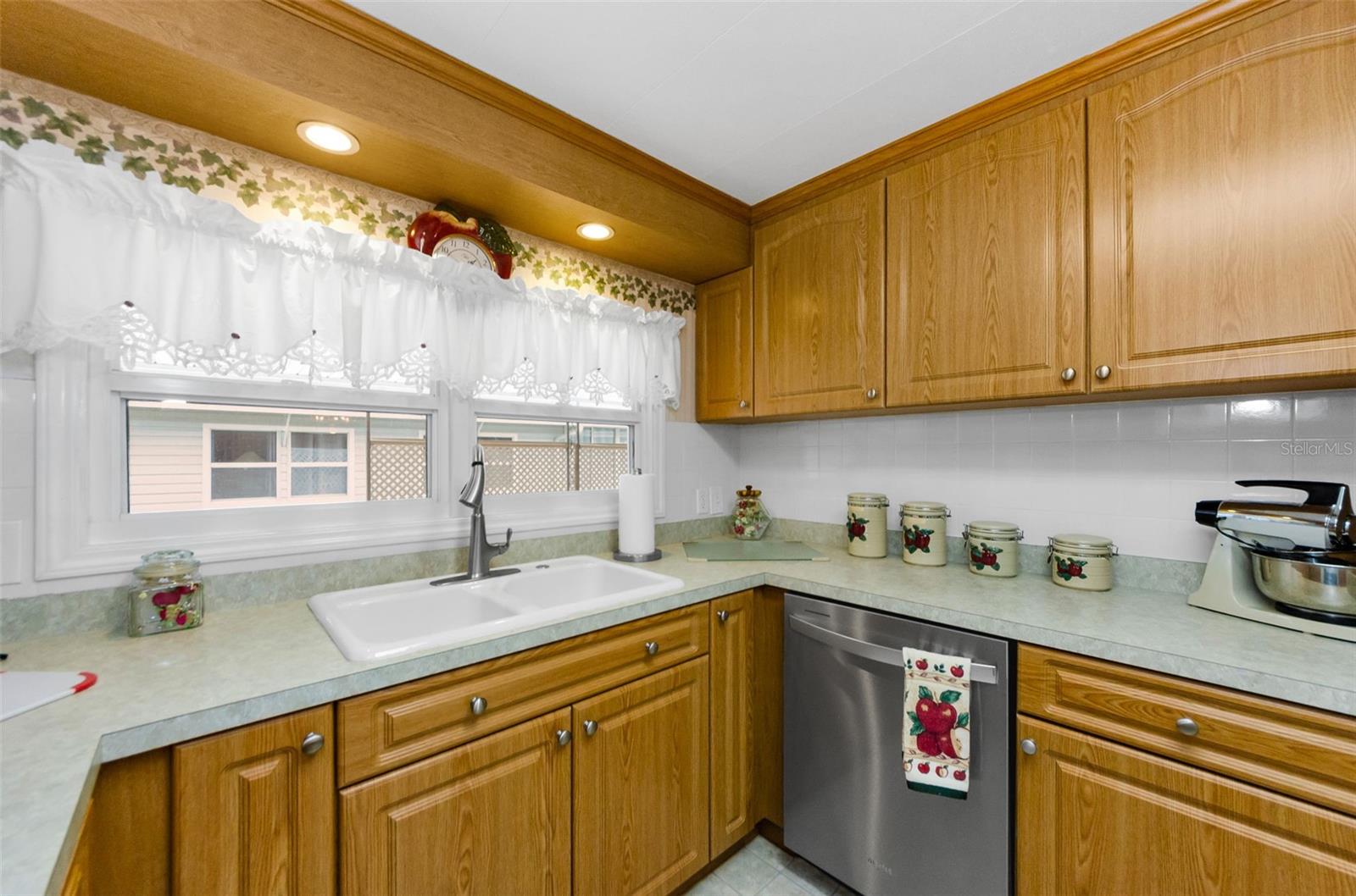 Image 25 of 45 For 10527 Tahitian Lane 111