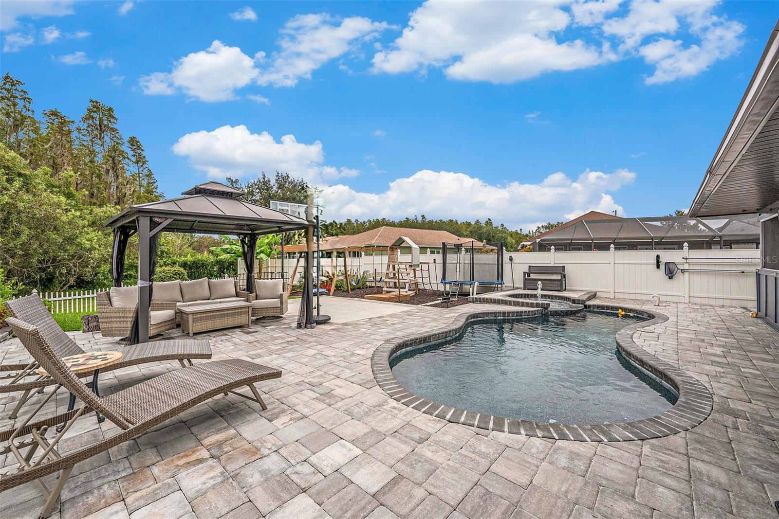 Listing photo id 10 for 31307 Chatterly Drive
